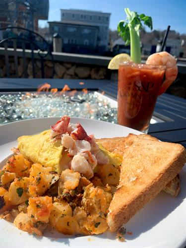 Gallery Image Lobster_and_Vermont_white_cheddar_omelet._home_fries._cottage_toast.JPG