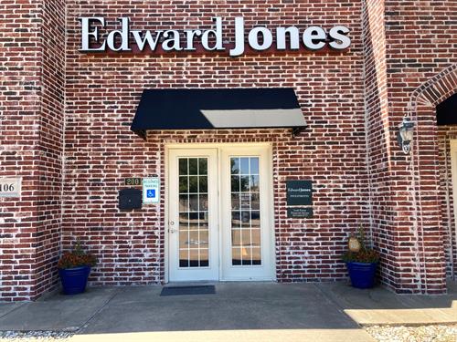 The Edward Jones office of Leah Parent  
