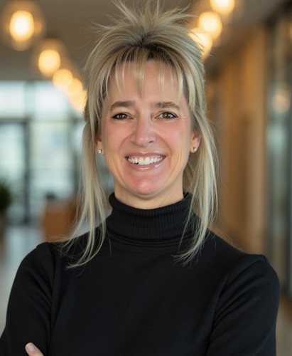 Gallery Image Aragon-Headshot-1.jpg