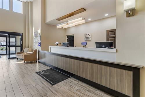 Gallery Image WI113lobby1.jpg