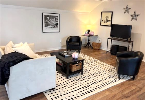 Carriage House Apartment