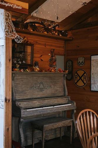 Gallery Image KaitlynHammondsPhotography_SongbirdStory-262.jpeg