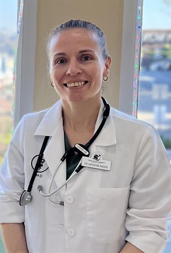 Dr. Kateryna Naderi, VMD