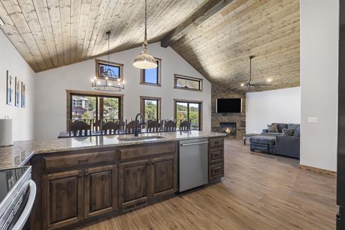 Gallery Image 14-web-or-mls-DSC09004-2.jpg