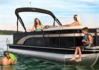 Boat rentals ideal to experience life on the water. Table Rock Resorts offers tri-toon rentals, double decker tri-toon rentals, and fishing boat rentals.