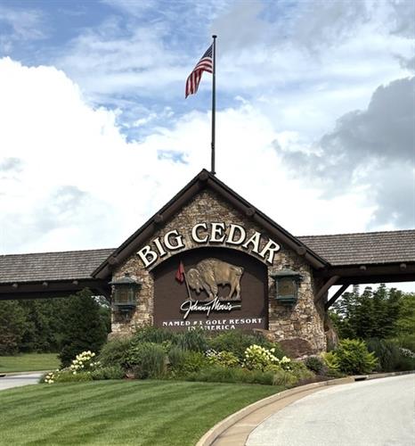 Do you love to golf...Book your tee times now and rides