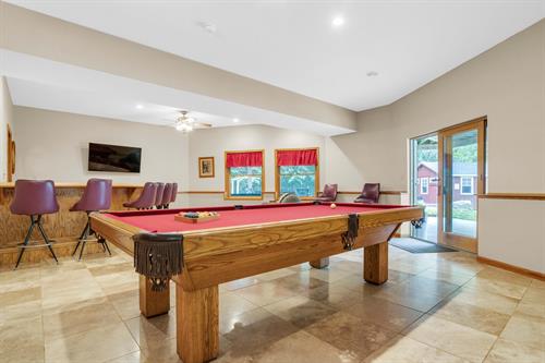 Gallery Image 10_-_Lounge.jpg