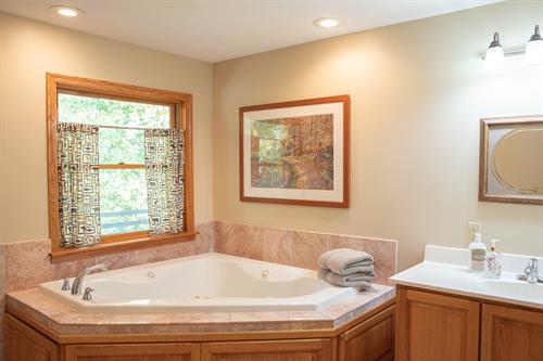 Gallery Image 6_-_King_Suite.jpg