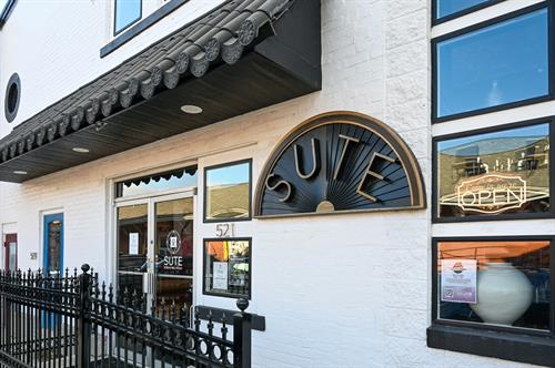 Gallery Image sute_front.jpg