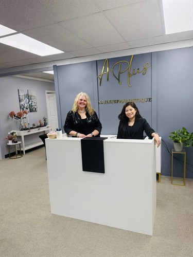 (Left) Beth(3Bs Designs) (Right) Trish(A Plus Nails)