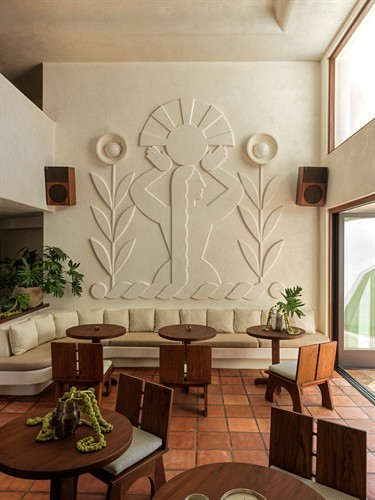 Gallery Image CasaLoma_LobbyMural_1.jpg