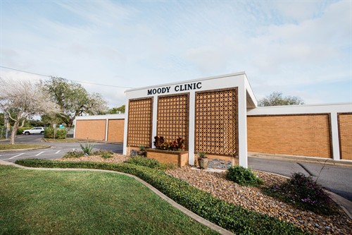 Gallery Image Moody_Clinic_-_Building_Exterior.jpg