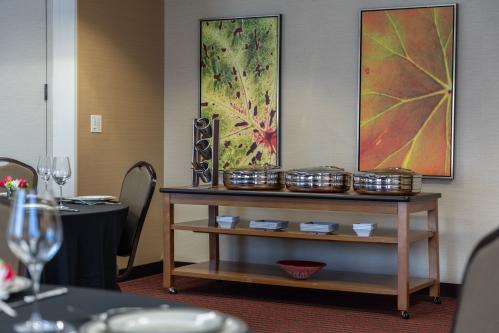 Gallery Image Breakfast_bar.jpg