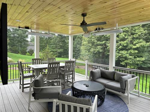 Screened in porch