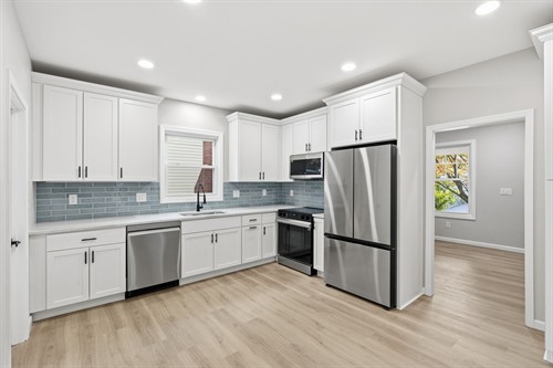Gallery Image 15-web-or-mls-DSC04641.jpg