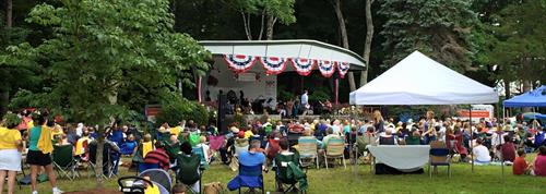 Gallery Image worship_service_pic.jpg