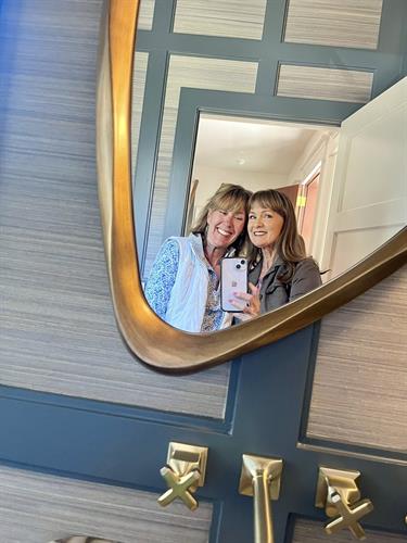 That’s a wrap! Saratoga showcase of homes with my favorite copilot Lisbeth. We have so much fun checking out all the latest & greatest decor and staging ideas. These builders are truly outstanding. #saratogashowcaseofhomes