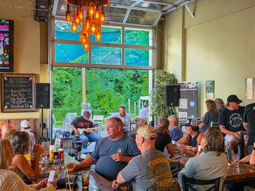 Live music and dining inside Nature’s Edge Bistro at Artisanal Brew Works in Saratoga Springs, where guests enjoy food, craft beer, cocktails, wine, and more while listening to local and regional musicians.