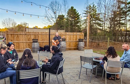 Live music and outdoor dining on the Nature’s Edge Terrace at Artisanal Brew Works restaurant in Saratoga Springs.