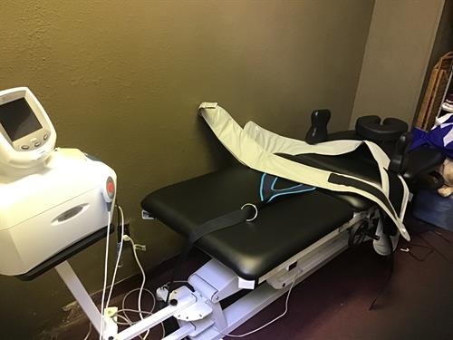 Spinal decompression table