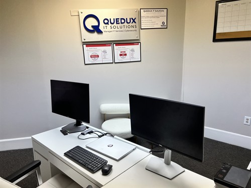 Quedux IT Solutions – Professional IT Workspace