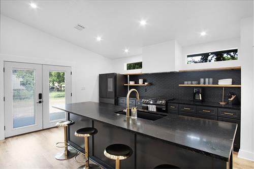 Gallery Image 706_Inwood_Dr_(1).jpg