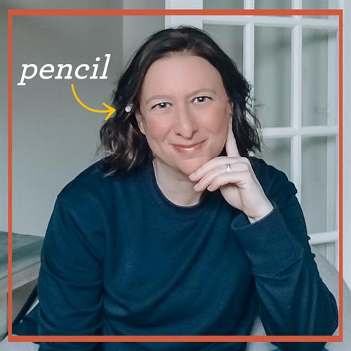Hey, I'm Stacy! I can help you grow your business with marketing. (Oh, and I love pencils!)