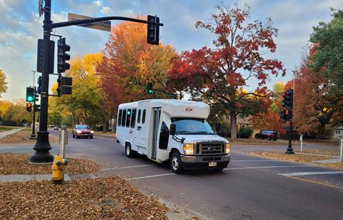 Gallery Image bus_at_intersection_2.jpg