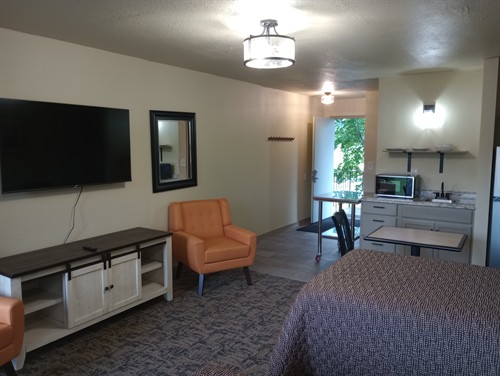 2 Twins with Wet Bar