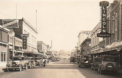 Gallery Image lincoln_streetscene-1920s-s(3).jpg