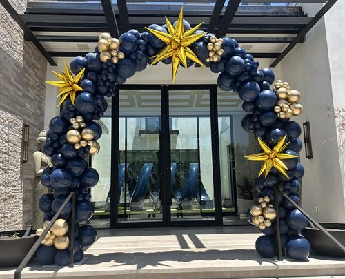 Gallery Image Navy_and_Gold_Balloon_Arch.JPEG