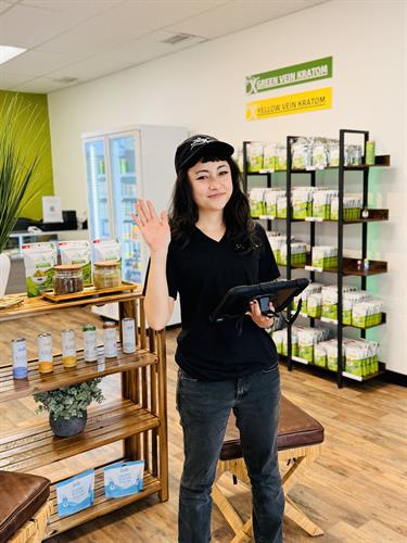 Meet Saiyuri - Kratom Consultant at the Hollywood Store