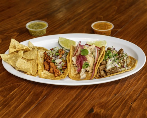 Gallery Image Benny%E2%80%99sTacosAndChickenRostisserieWestHollywood_ThreeTacoCombo.jpg