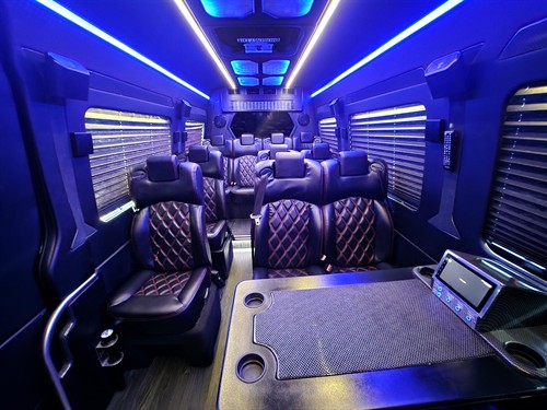 13x Executive Sprinter with table
