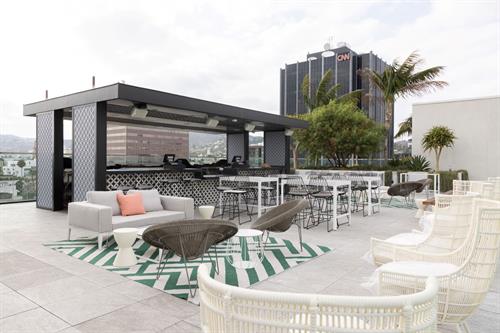 iO Rooftop Bar & Lounge