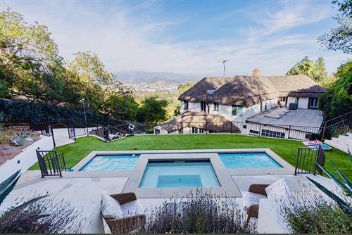 Gallery Image luxury-rehab-pool-los-angeles.jpg.jpg Gallery Image luxury-rehab-pool-los-angeles.jpg.jpg