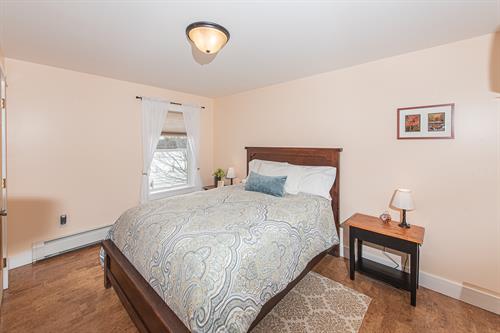 Silver Maple Guestroom Silver Maple Guestroom