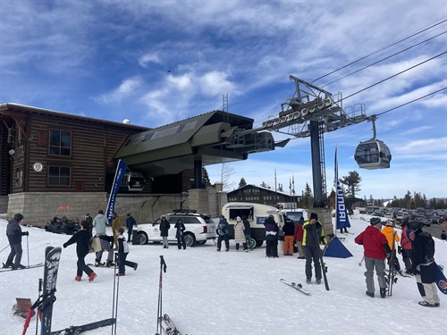 The Après Bar linked with a Hyundai Pallisades for on hill activations.