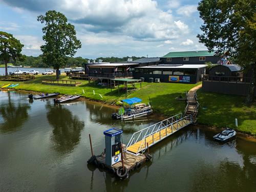 Dock and dine at Castaways Bar & Grill onsite at Big Al's Barefoot bay! Dock and dine at Castaways Bar & Grill onsite at Big Al's Barefoot bay!