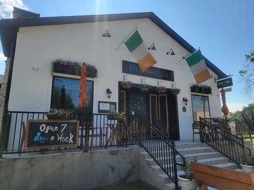 Gallery Image Outside_of_Pub.jpg