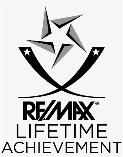Gallery Image 325-3252617_SteveWhite-earns-remax-lifetime-achievement-award-re.png