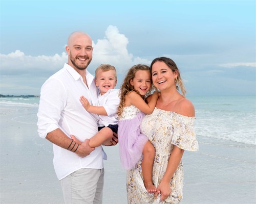 Gallery Image Beach_Portrait_cute_family.jpg