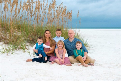 Gallery Image Family_Portrait._adorable_family.jpg