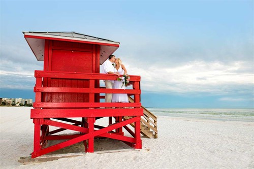 Gallery Image Wedding_on_Siesta_Beach._lifeguard_tower.jpg