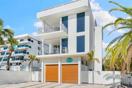Private home with Breathtaking beach views: The Lookout