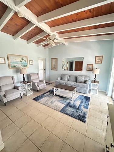 Gallery Image 5b92c97f-4097-4e81-95cf-9c998d157bdb.jpg