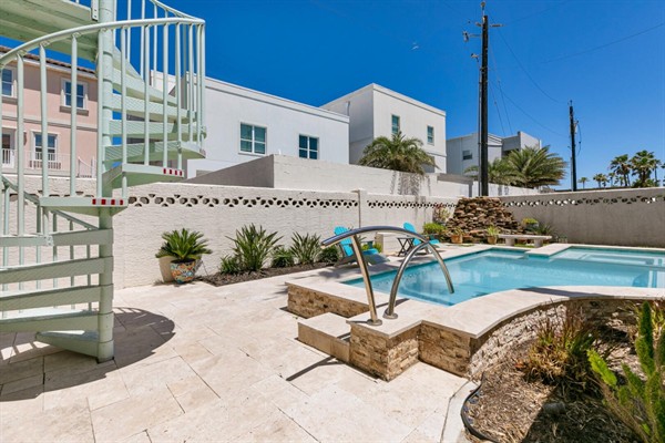 Villa del Mar's private pool will make your Insta followers drool!