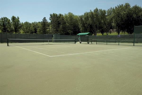 Gallery Image LCC_soft_courts.JPG