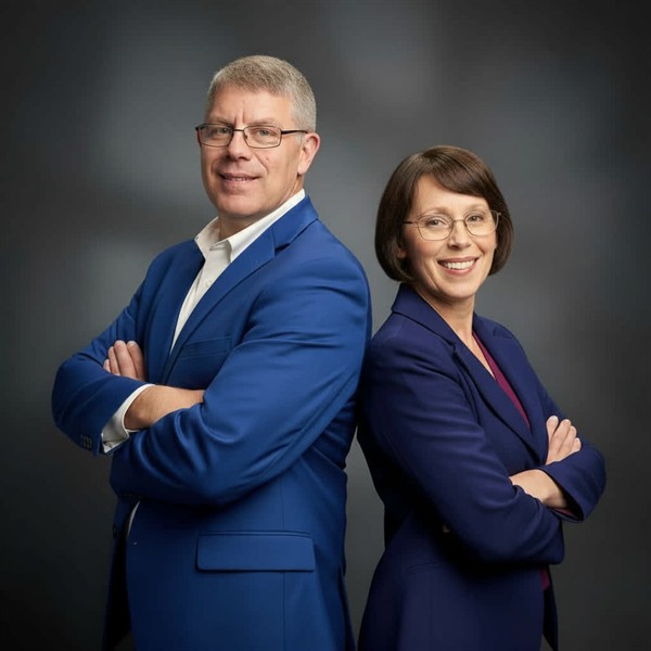 Gallery Image Wes-Cindy-headshot.jpg