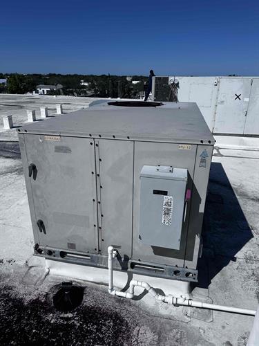 Gallery Image commercial_rtu.jpg